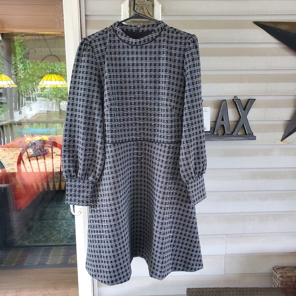 Ann Taylor Dresses & Skirts - NEW WITH TAGS Ann Taylor beautiful well made dress